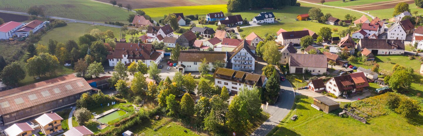 Überblick über das Hotel und Umgebung