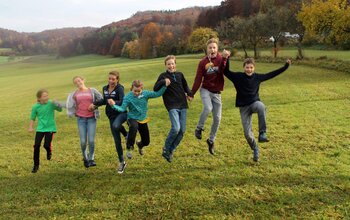 Kinder im Freien