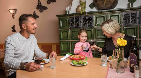 Familie beim Essen