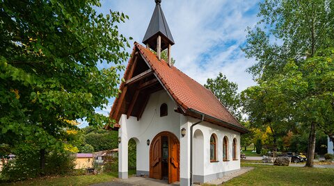 Kapelle vor dem Hotel